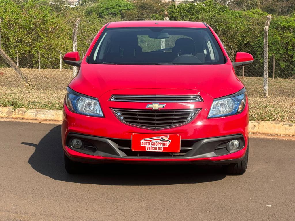 CHEVROLET Onix Hatch - Foto