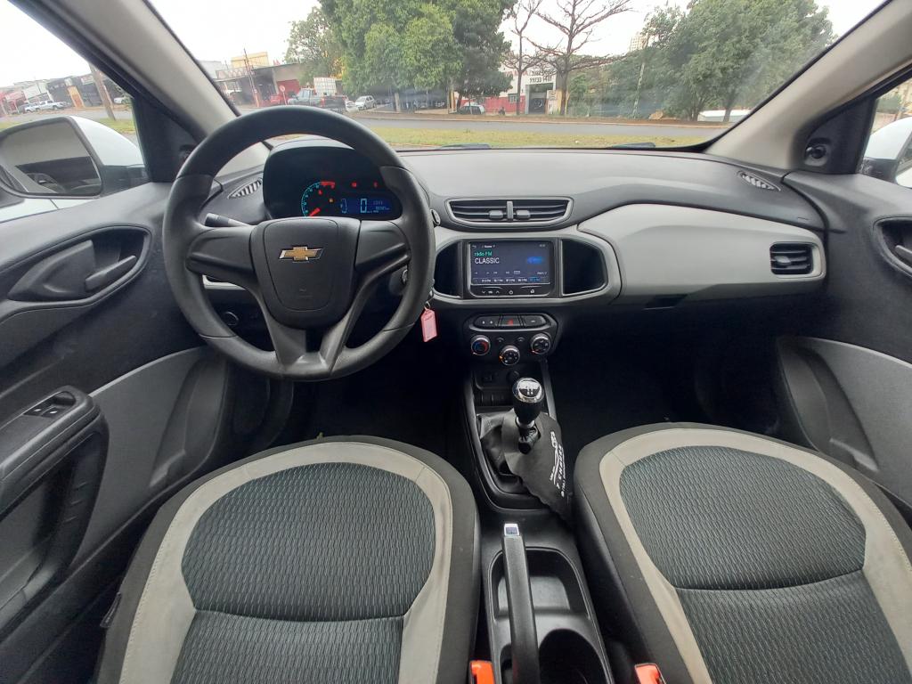 CHEVROLET Onix Hatch - Foto