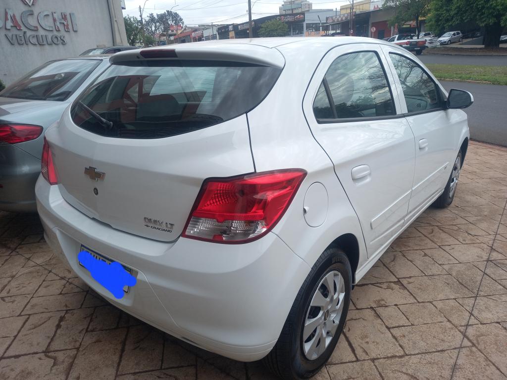 CHEVROLET Onix Hatch - Foto