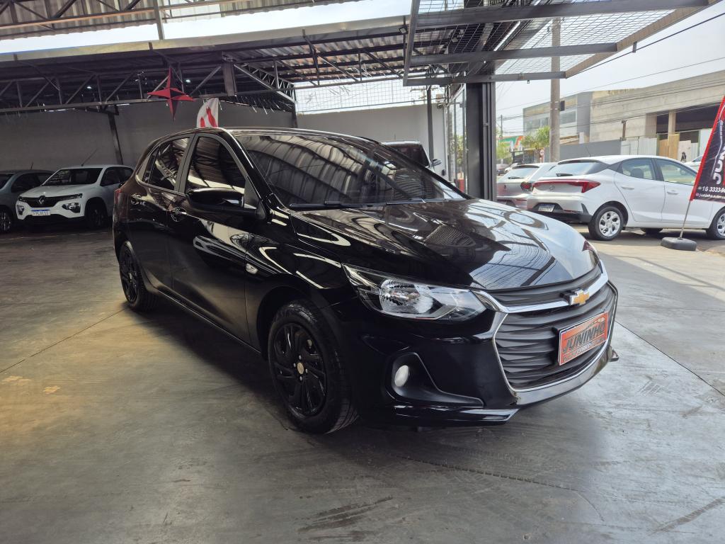 CHEVROLET Onix Hatch - Foto