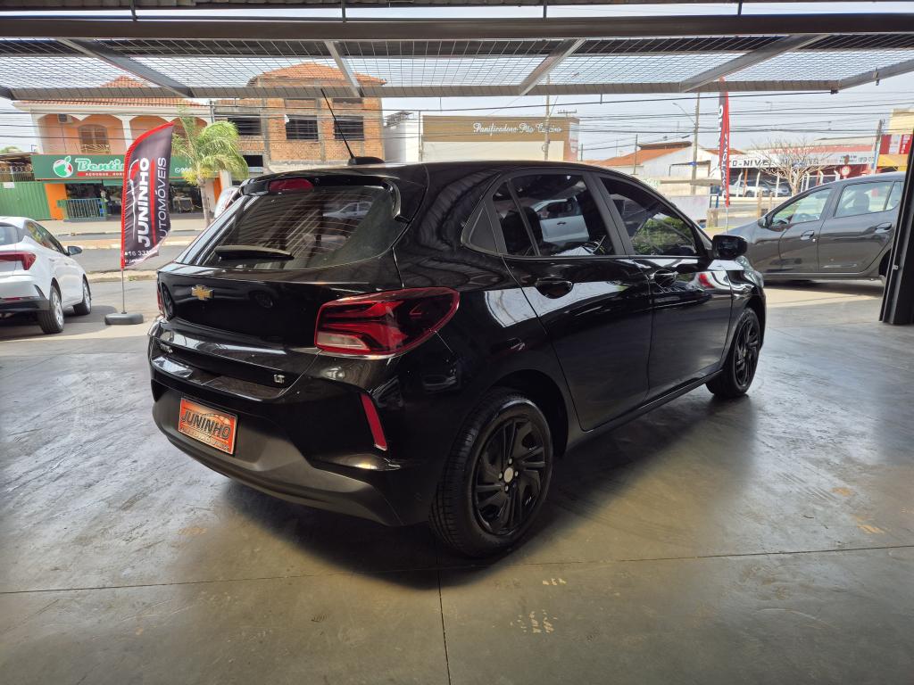 CHEVROLET Onix Hatch - Foto