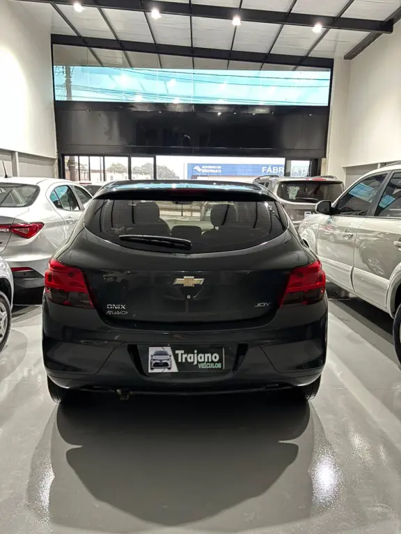 CHEVROLET Onix Hatch - Foto