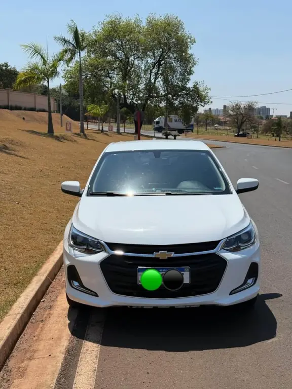 CHEVROLET Onix Hatch - Foto