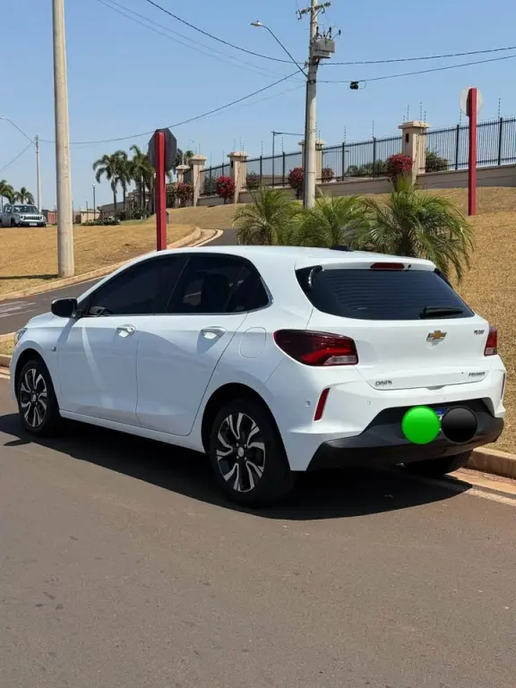CHEVROLET Onix Hatch - Foto
