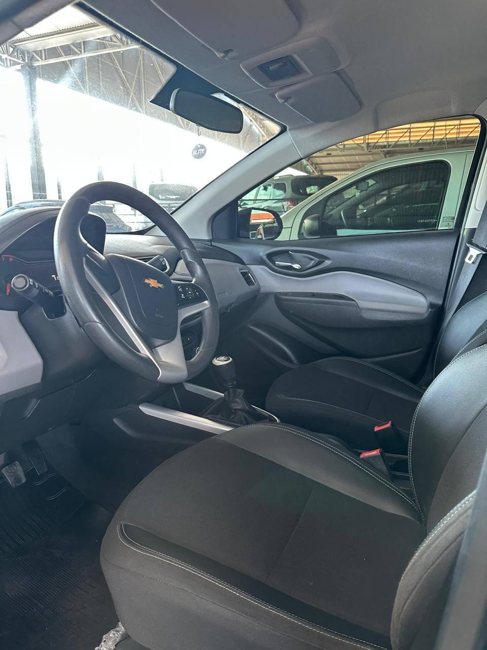 CHEVROLET Onix Hatch - Foto