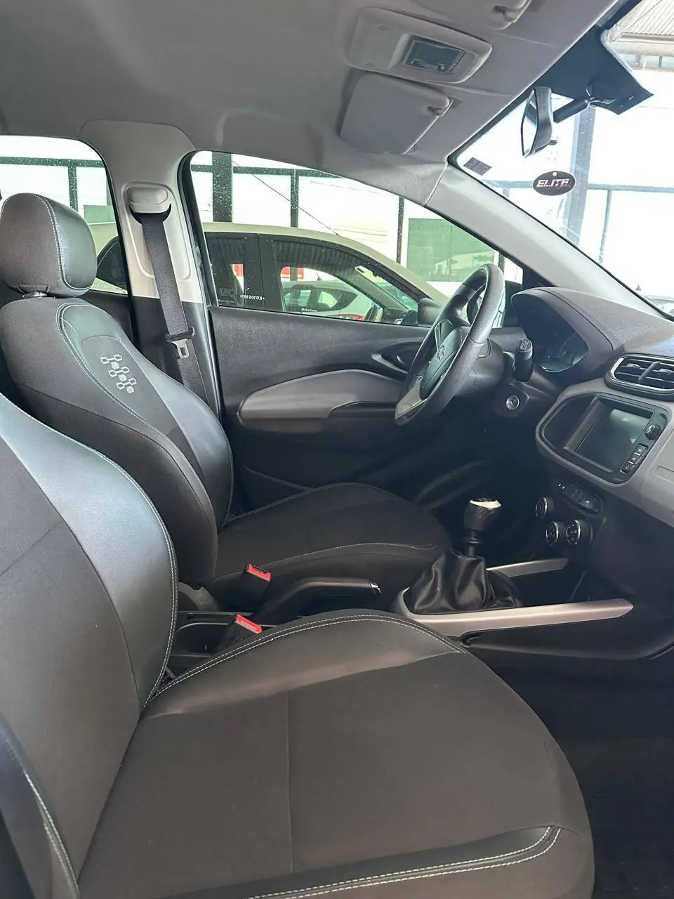 CHEVROLET Onix Hatch - Foto