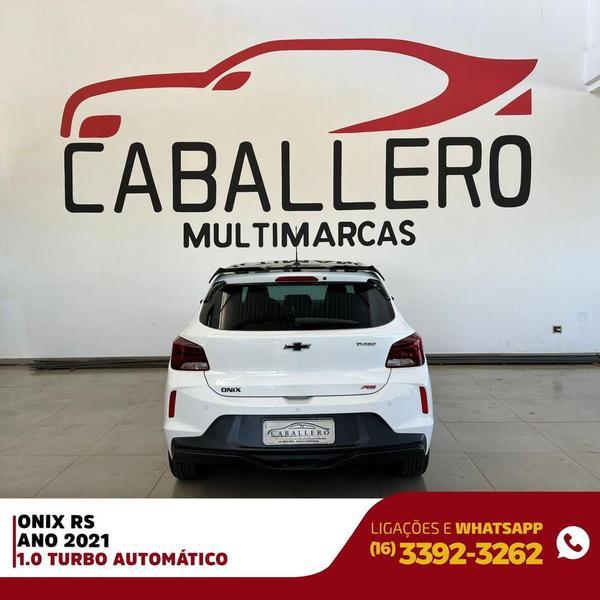 CHEVROLET Onix Hatch - Foto