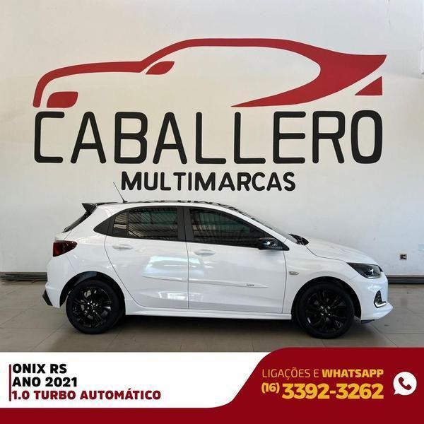 CHEVROLET Onix Hatch - Foto