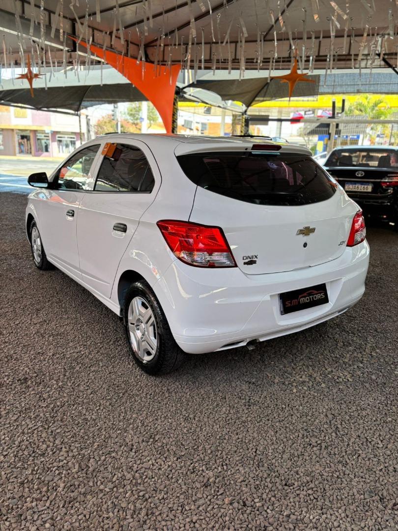 CHEVROLET Onix Hatch - Foto