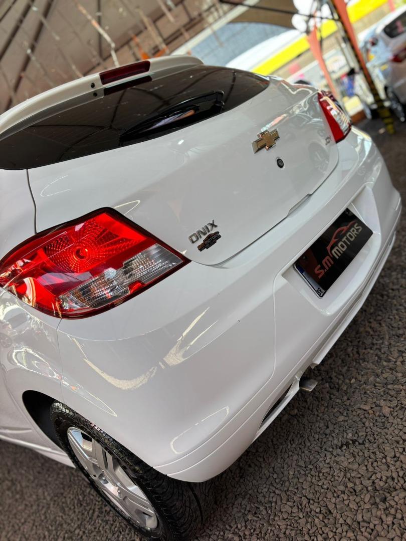 CHEVROLET Onix Hatch - Foto