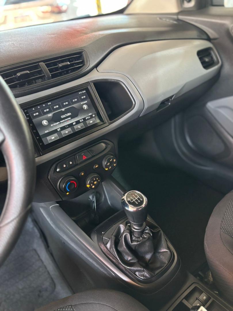 CHEVROLET Onix Hatch - Foto