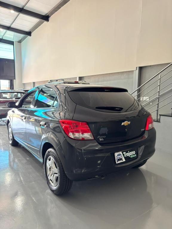 CHEVROLET Onix Hatch - Foto