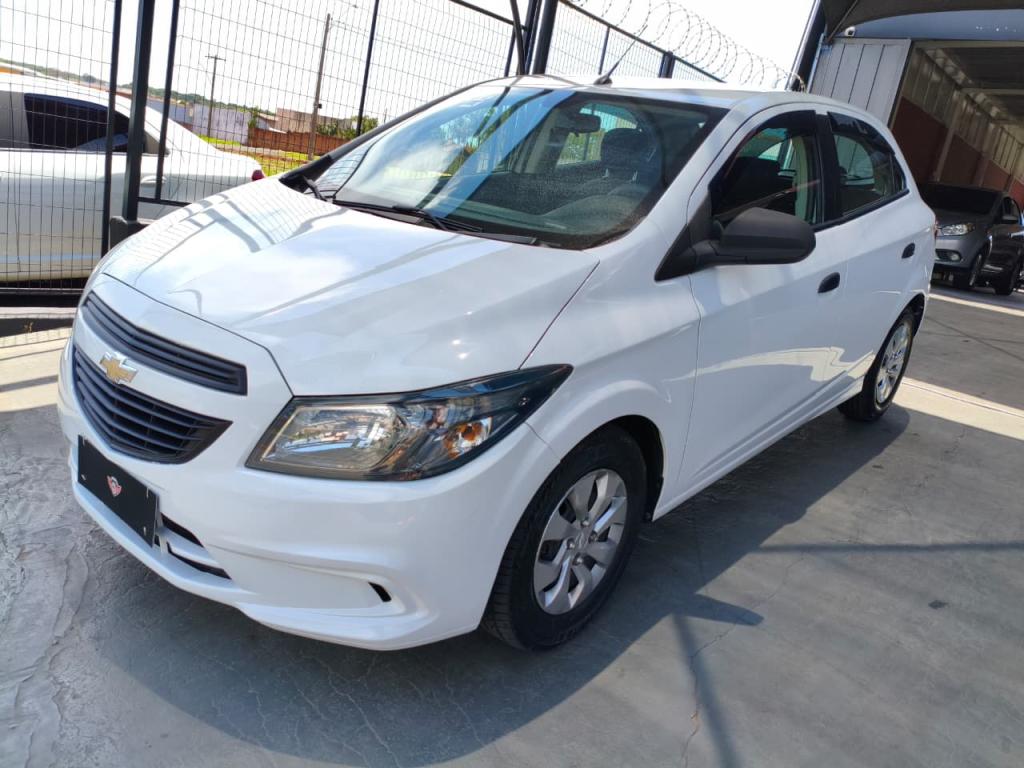 CHEVROLET Onix Hatch - Foto