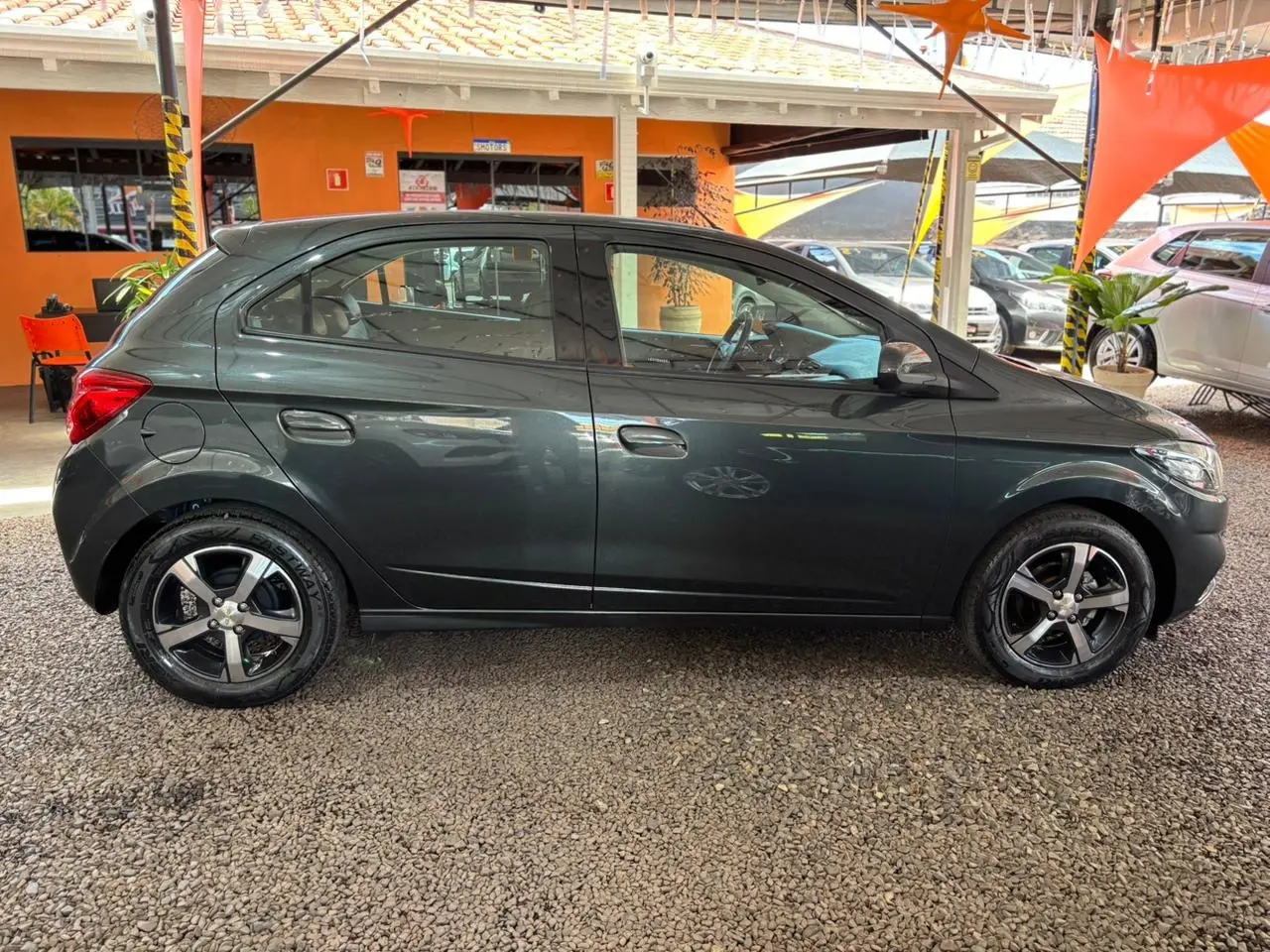 CHEVROLET Onix Hatch - Foto