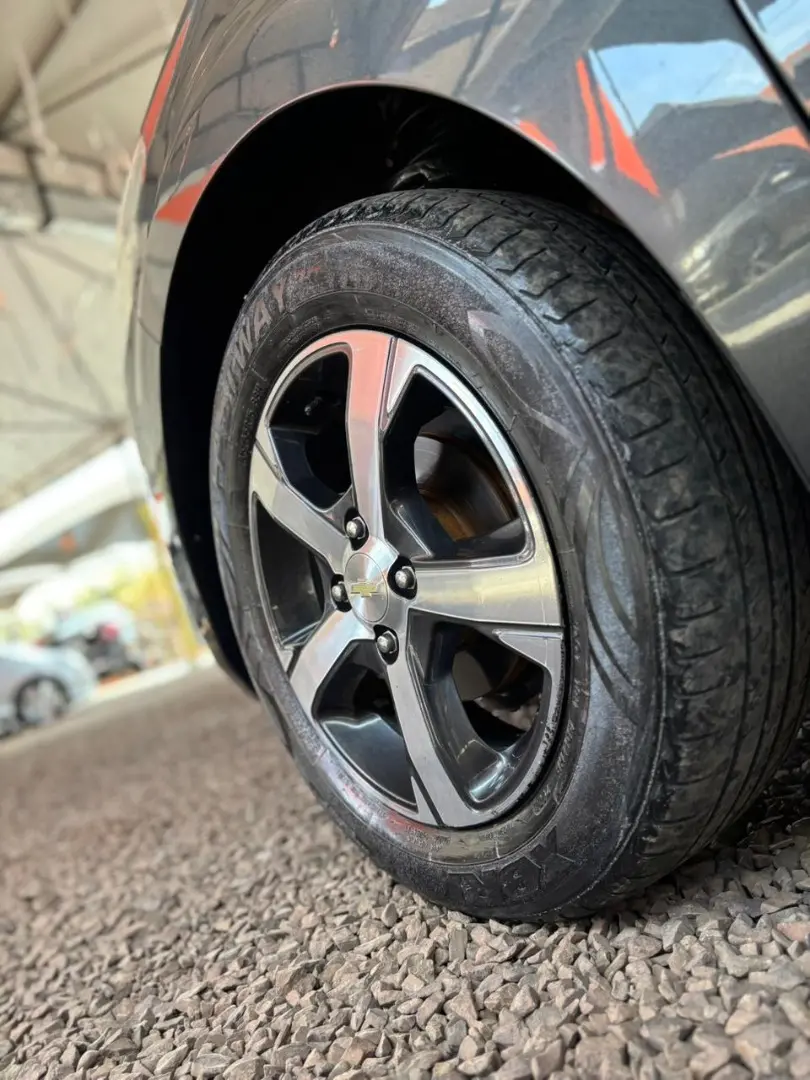 CHEVROLET Onix Hatch - Foto