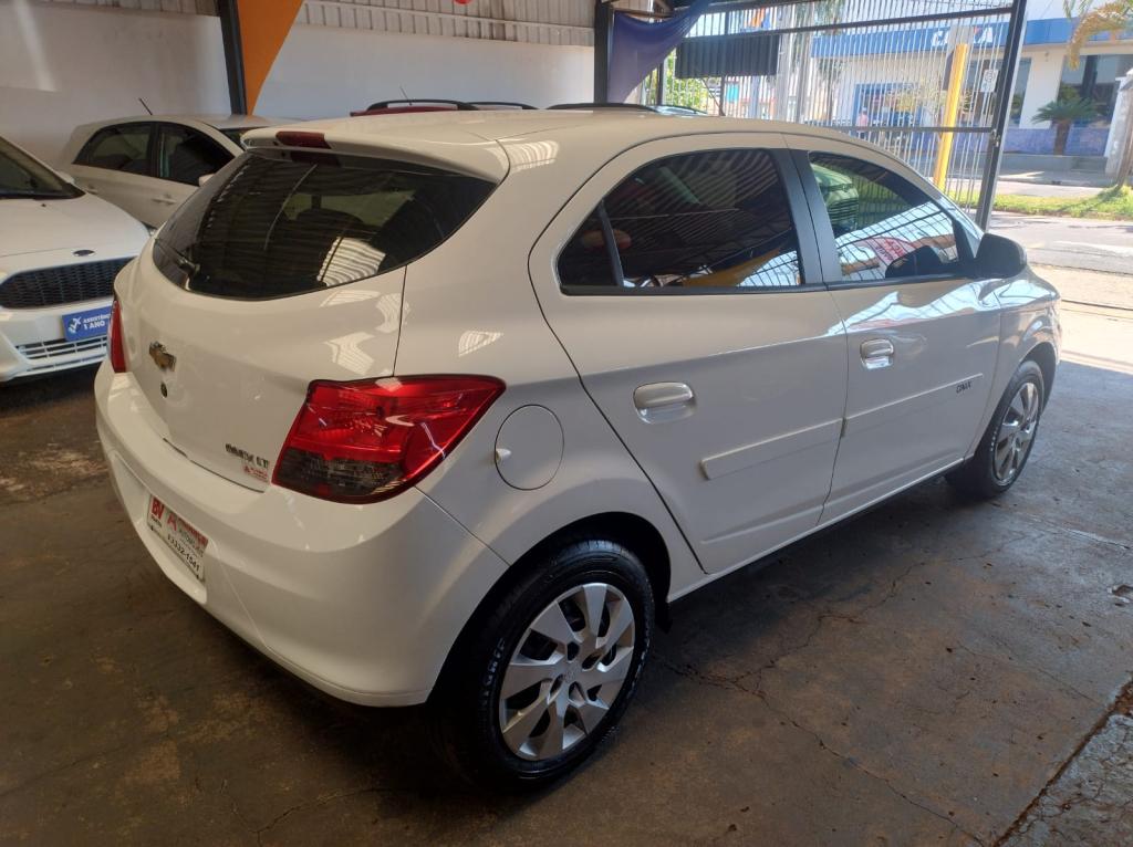 CHEVROLET Onix Hatch - Foto