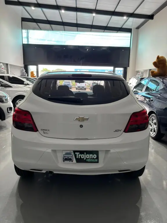 CHEVROLET Onix Hatch - Foto