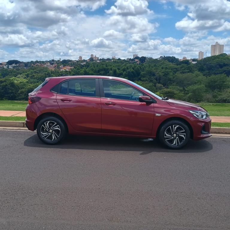 CHEVROLET Onix Hatch - Foto