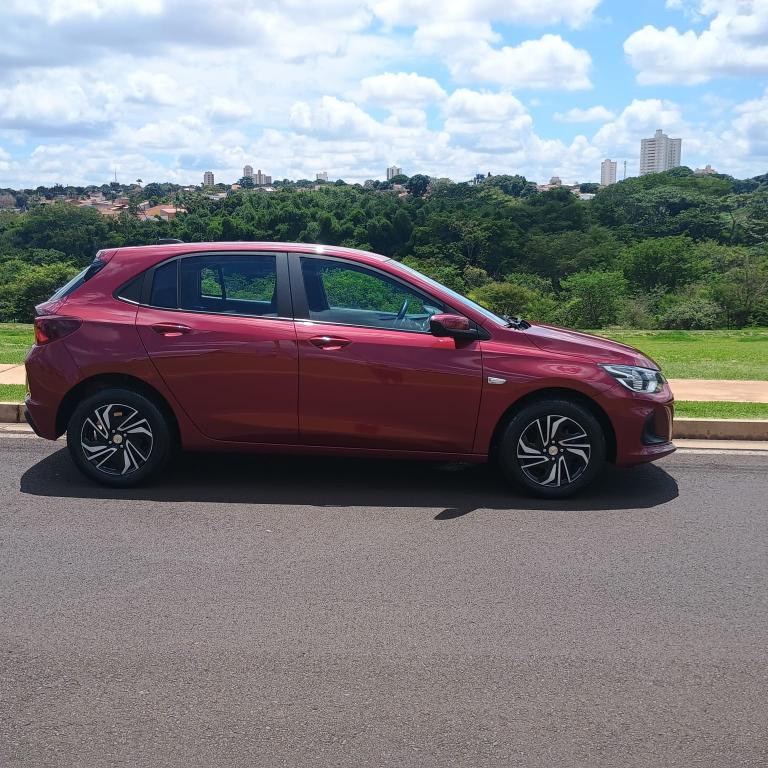 CHEVROLET Onix Hatch - Foto