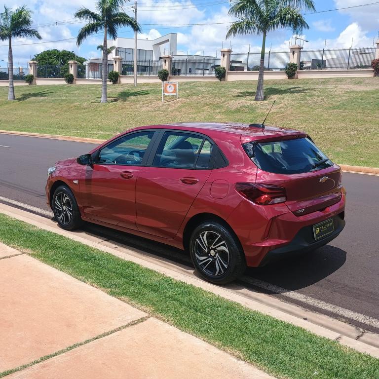 CHEVROLET Onix Hatch - Foto