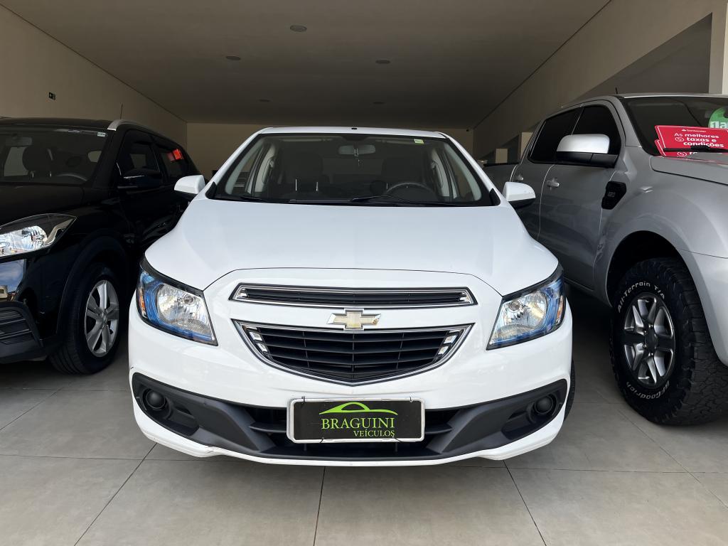 CHEVROLET Onix Hatch - Foto