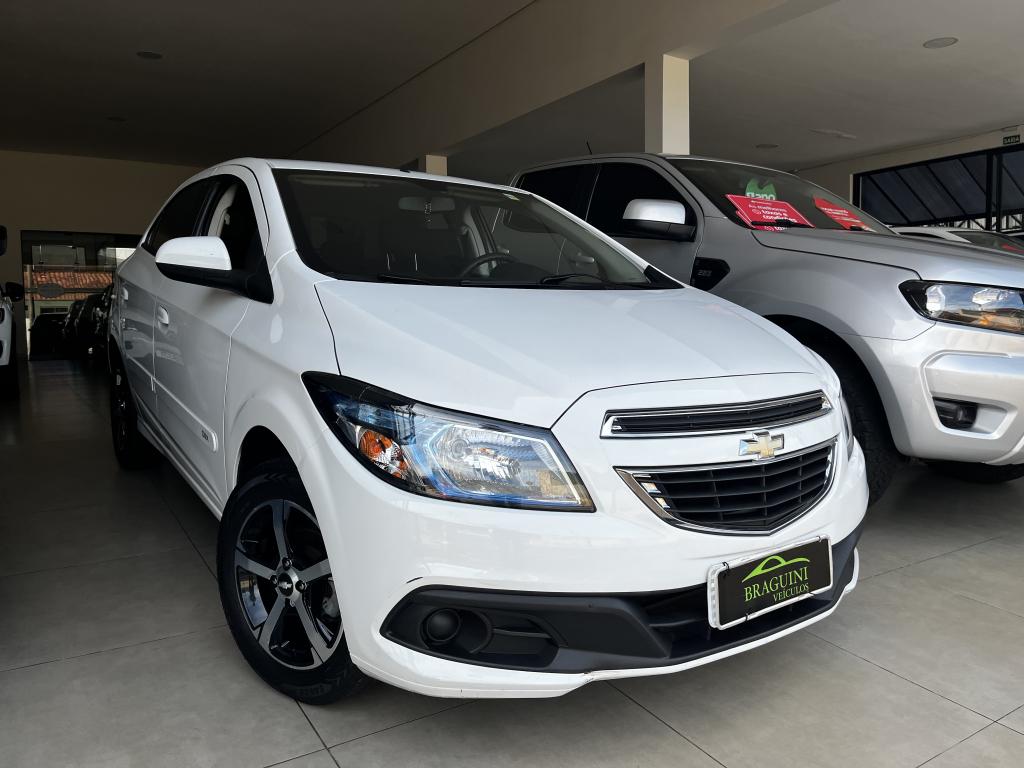 CHEVROLET Onix Hatch - Foto