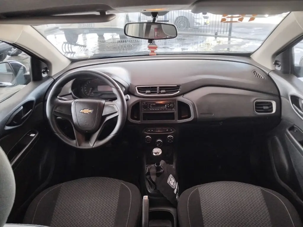 CHEVROLET Onix Hatch - Foto