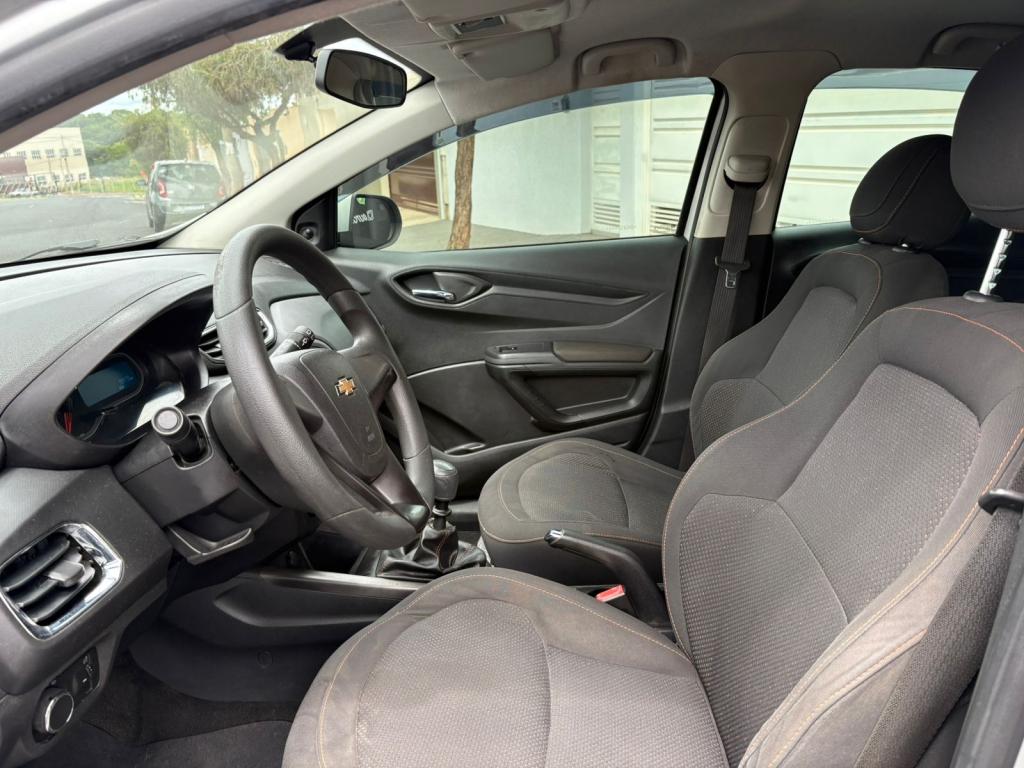 CHEVROLET Onix Hatch - Foto