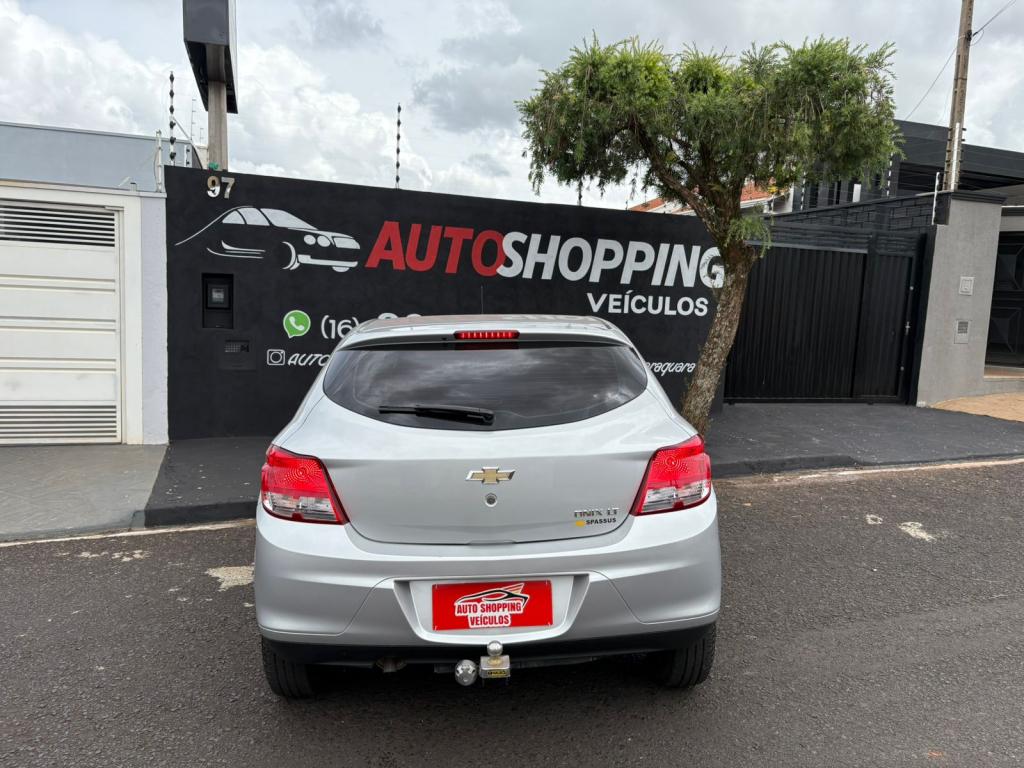 CHEVROLET Onix Hatch - Foto