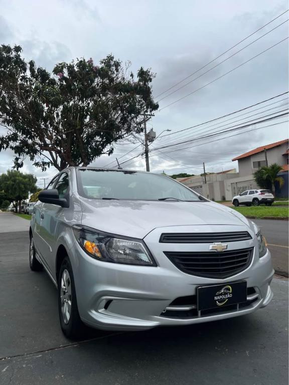 CHEVROLET Onix Hatch - Foto