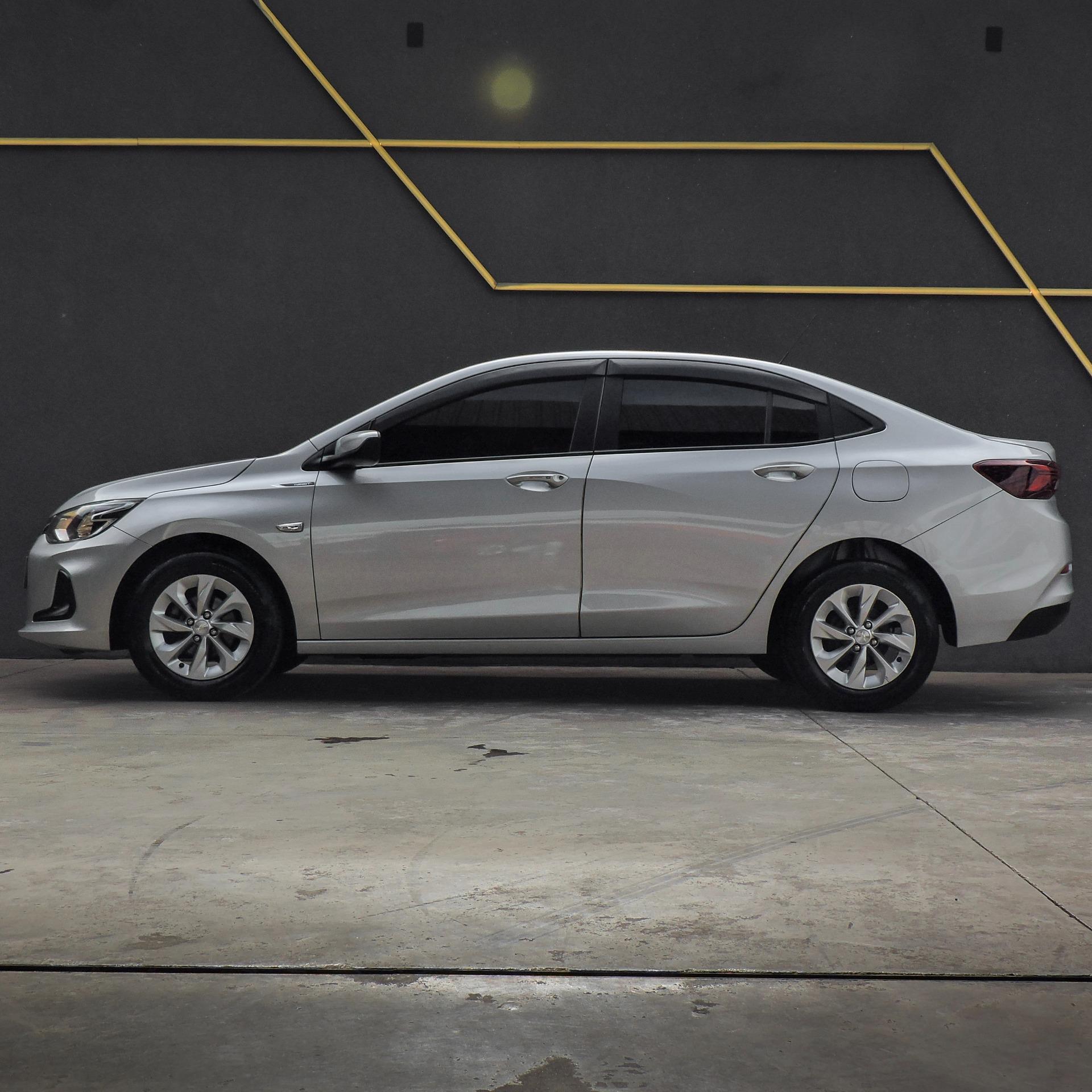 CHEVROLET Onix Hatch - Foto