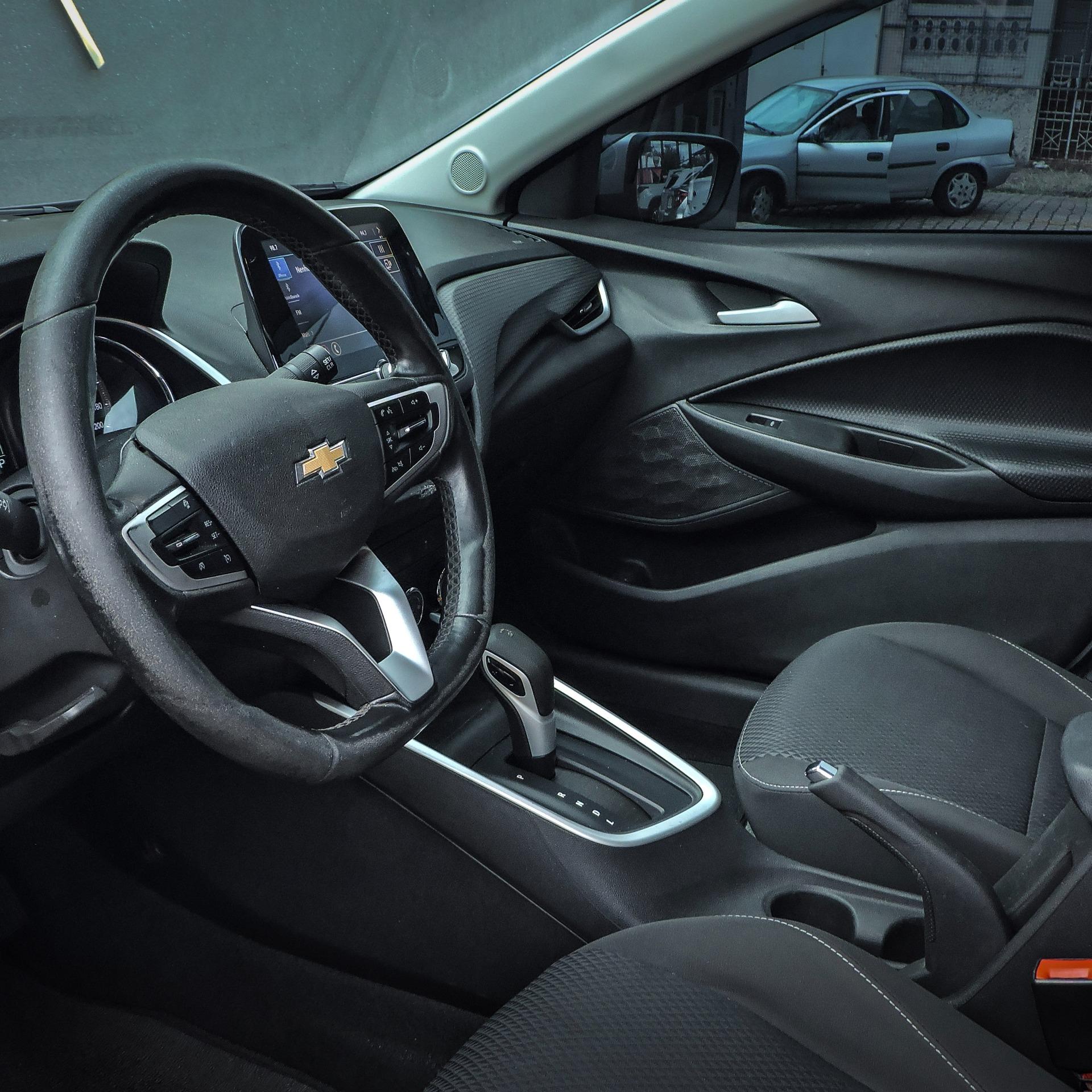 CHEVROLET Onix Hatch - Foto