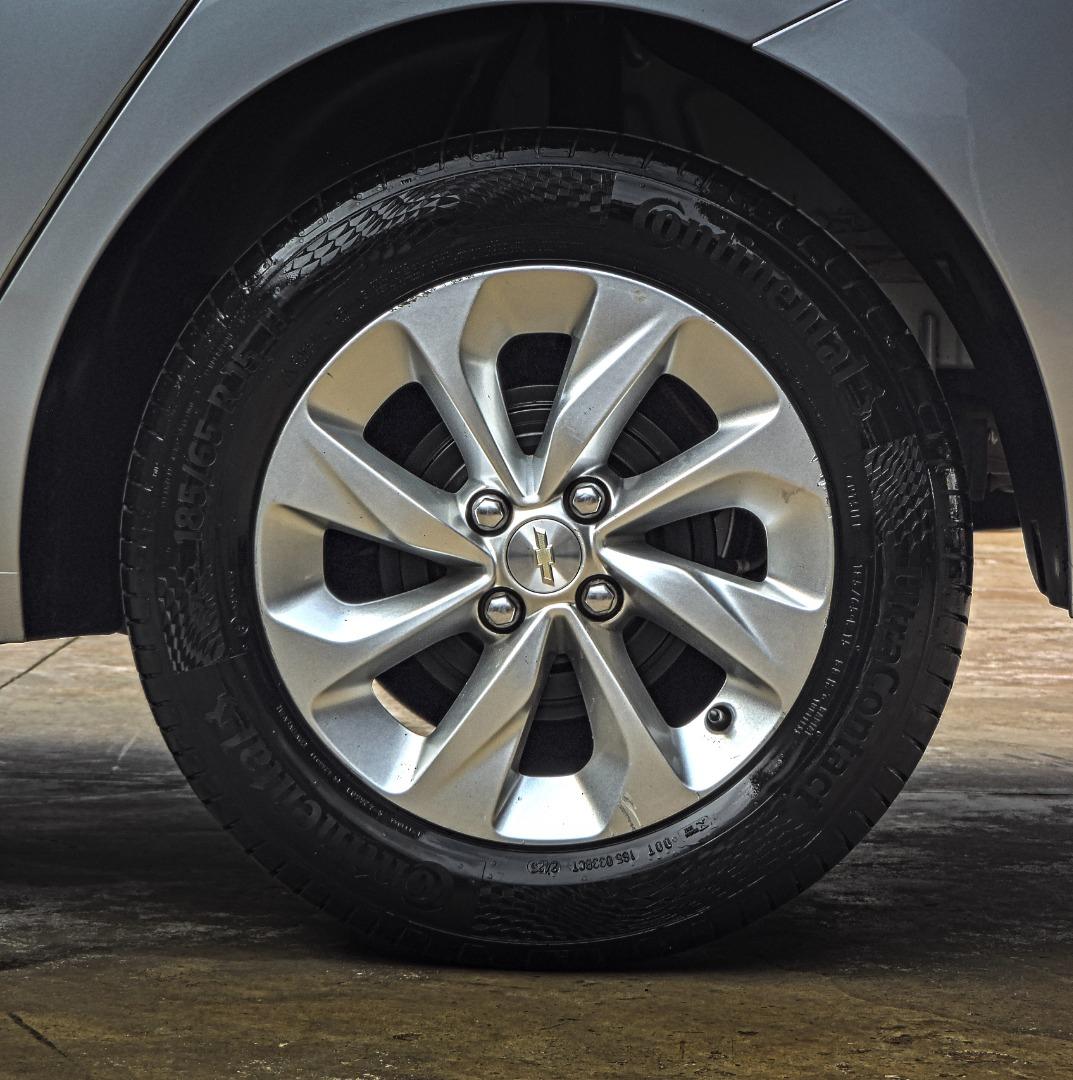 CHEVROLET Onix Hatch - Foto