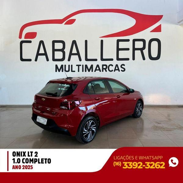 CHEVROLET Onix Hatch - Foto