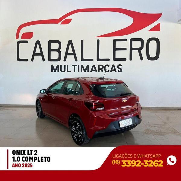 CHEVROLET Onix Hatch - Foto