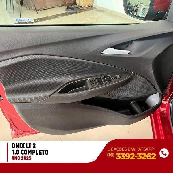 CHEVROLET Onix Hatch - Foto