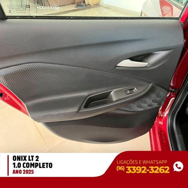 CHEVROLET Onix Hatch - Foto