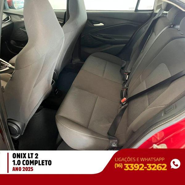 CHEVROLET Onix Hatch - Foto