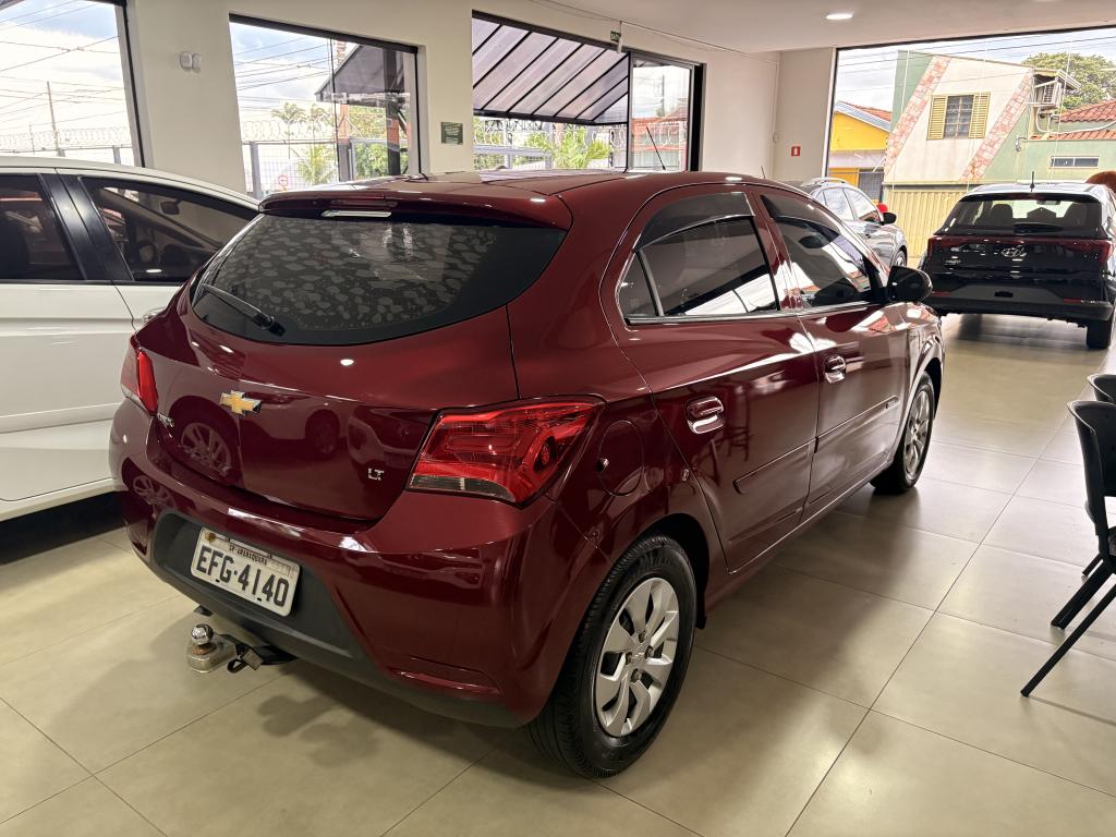 CHEVROLET Onix Hatch - Foto