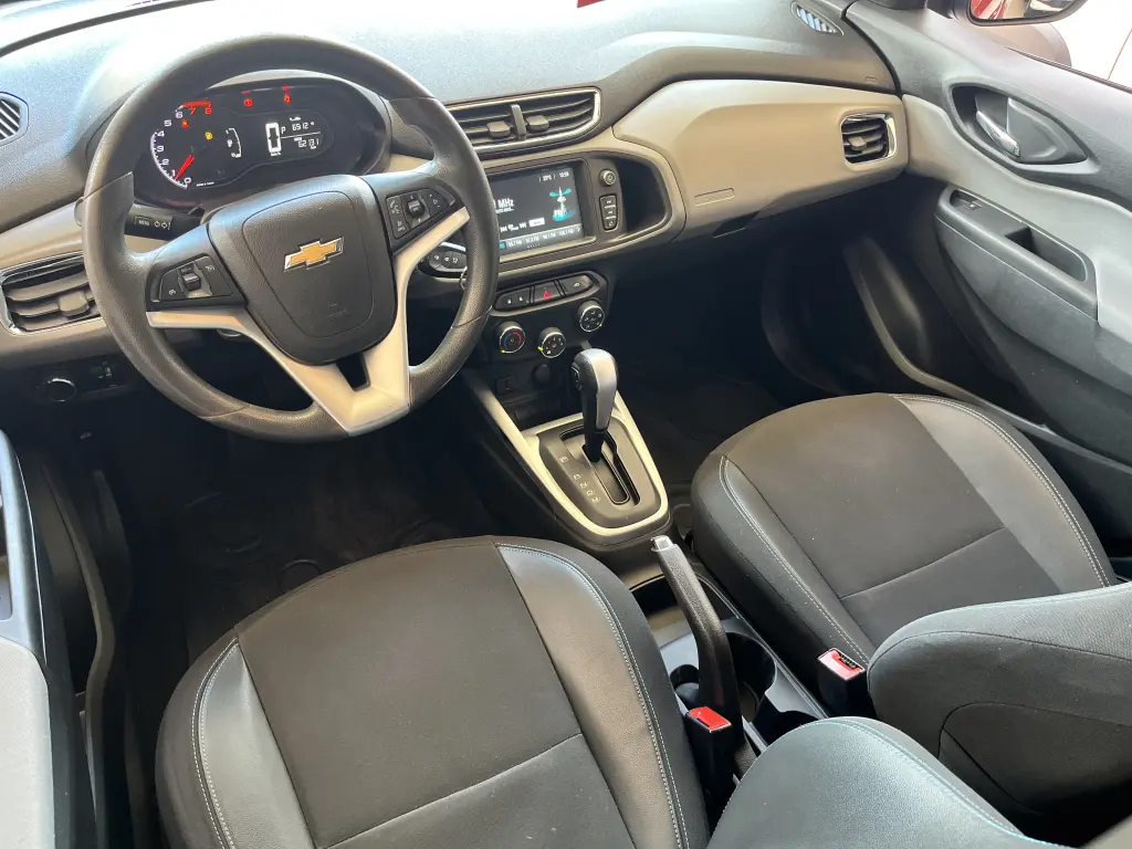 CHEVROLET Onix Hatch - Foto