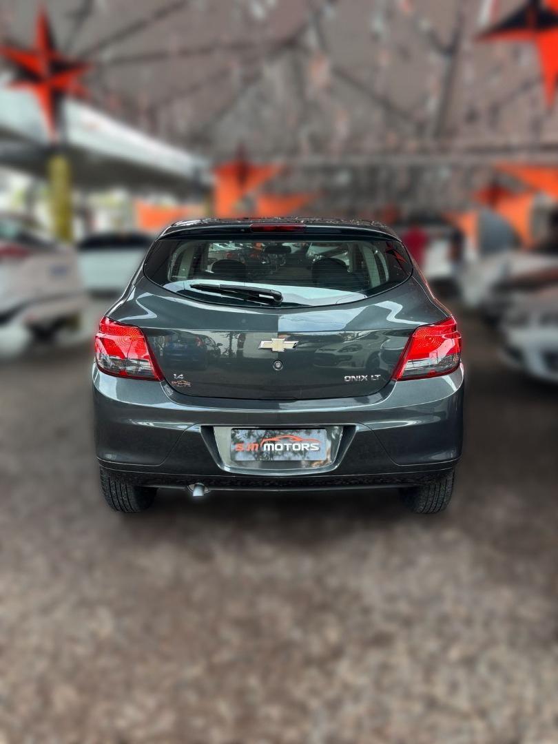 CHEVROLET Onix Hatch - Foto