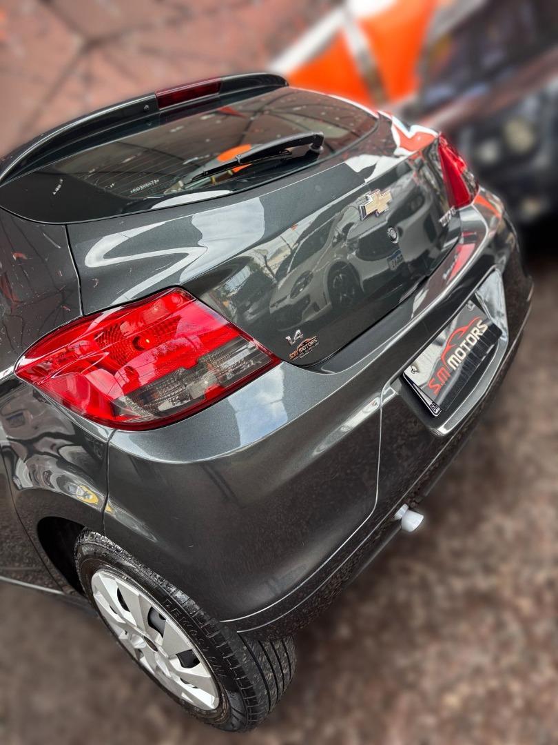CHEVROLET Onix Hatch - Foto