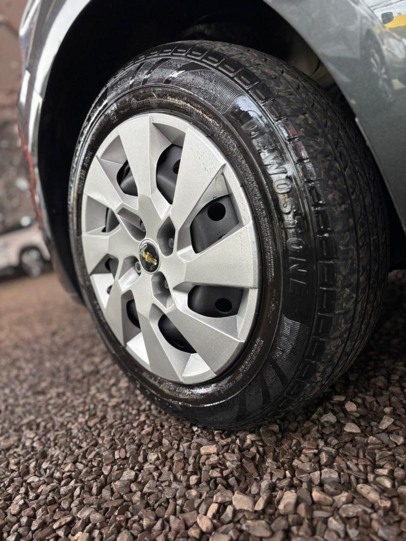 CHEVROLET Onix Hatch - Foto