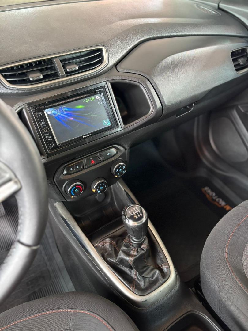 CHEVROLET Onix Hatch - Foto