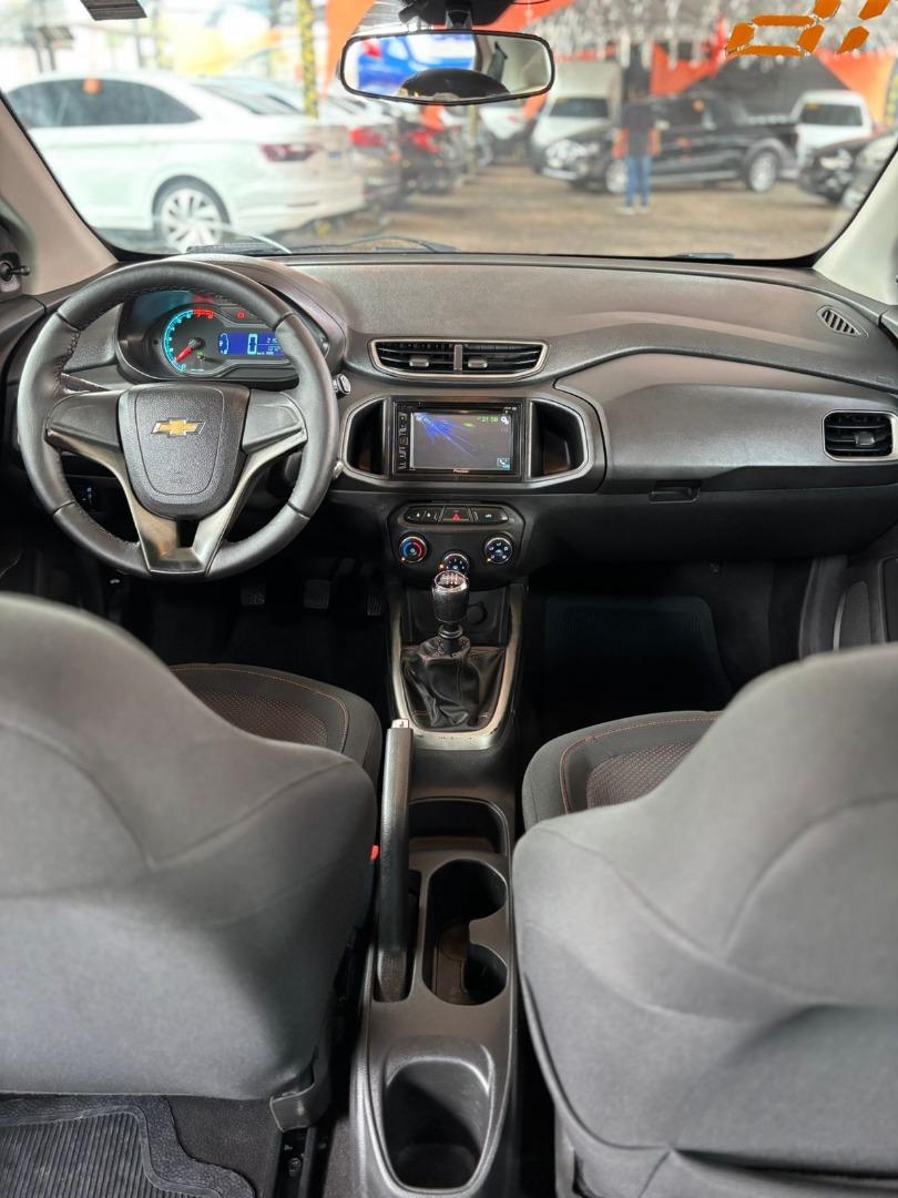 CHEVROLET Onix Hatch - Foto