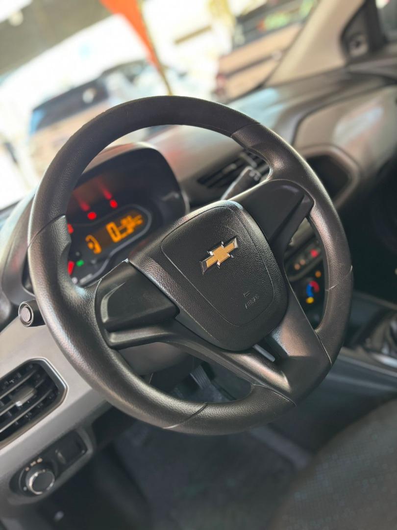 CHEVROLET Onix Hatch - Foto