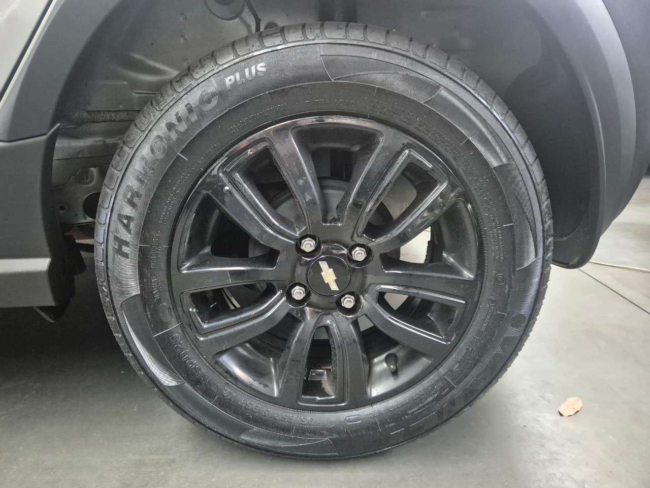 CHEVROLET Onix Hatch - Foto