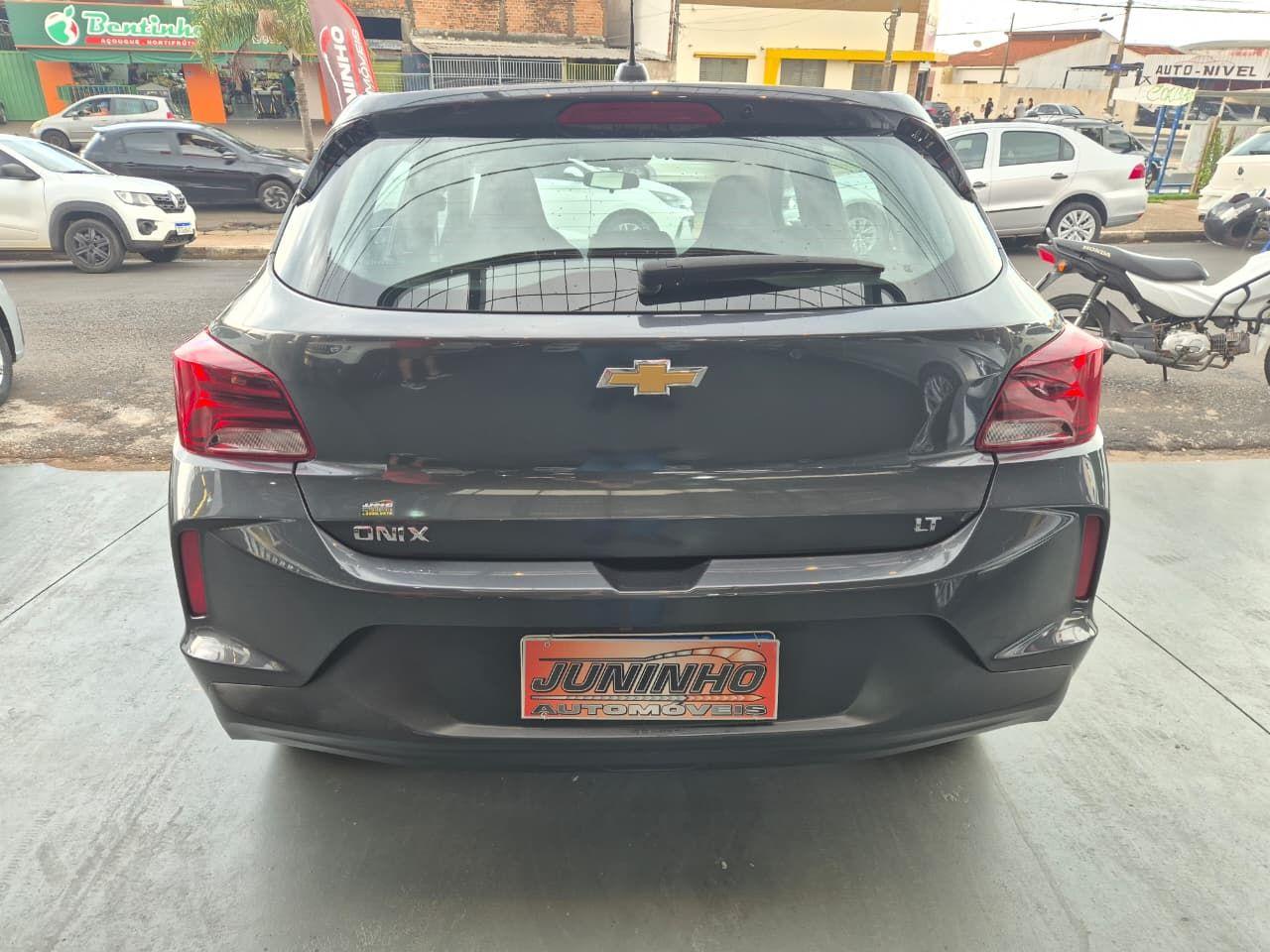 CHEVROLET Onix Hatch - Foto