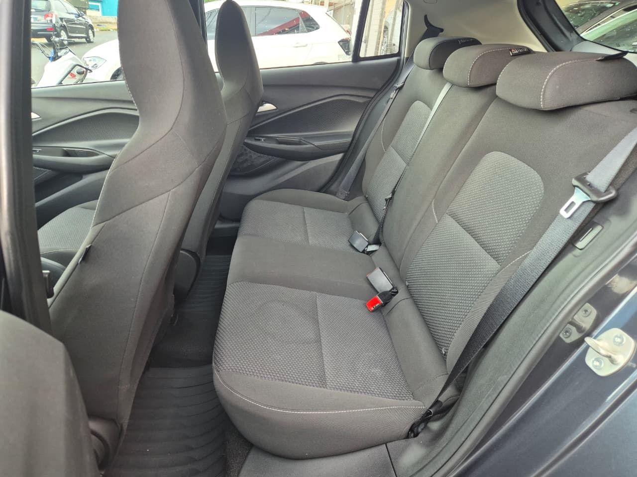 CHEVROLET Onix Hatch - Foto