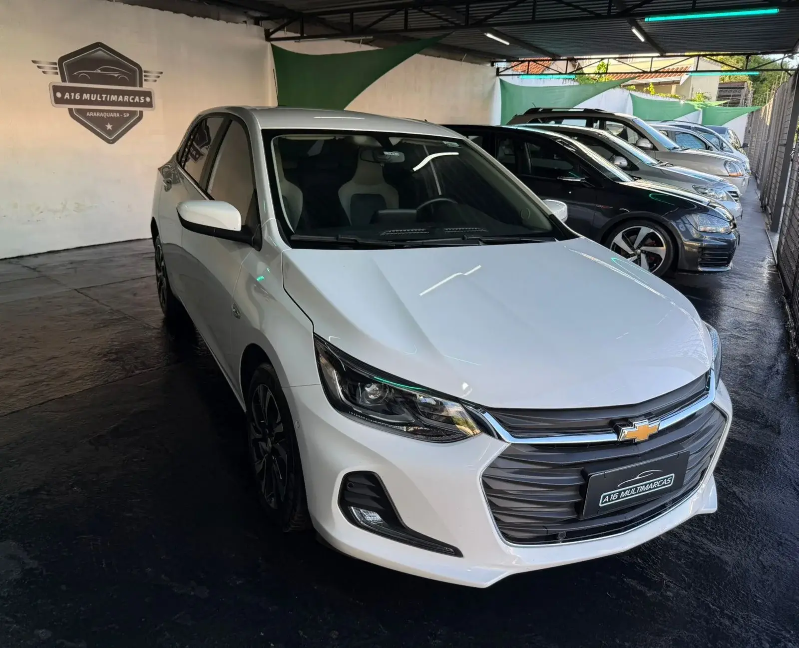 CHEVROLET Onix Hatch - Foto